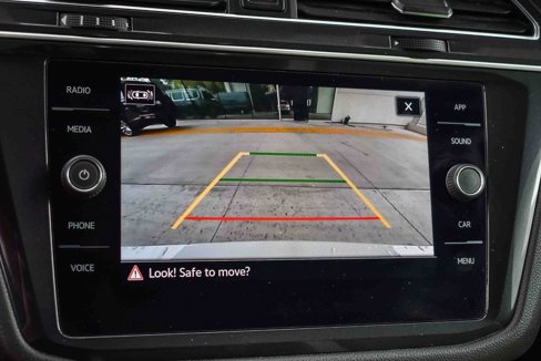 Used 2021 Volkswagen Tiguan SE w/ Panoramic Sunroof Package image 24
