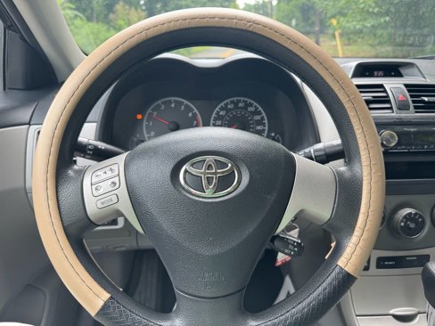 Used 2013 Toyota Corolla LE image 26