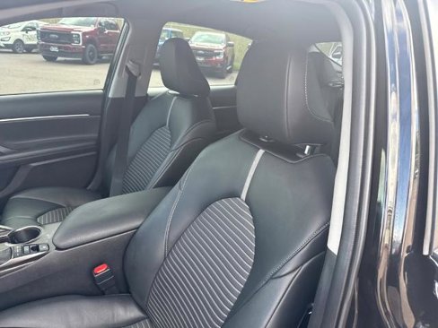 Used 2022 Toyota Camry SE image 11