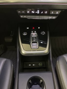 Used 2022 Audi Q4 e-tron Prestige image 29