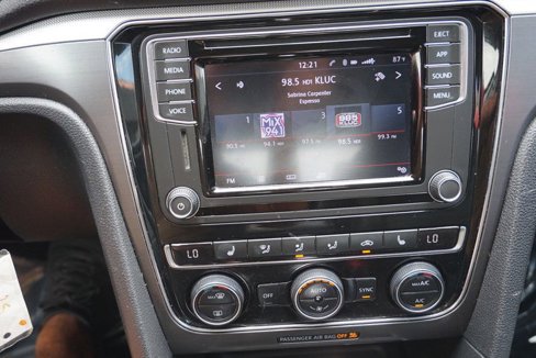 Used 2018 Volkswagen Passat 2.0T image 27