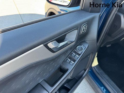 Used 2020 Ford Escape SEL image 11