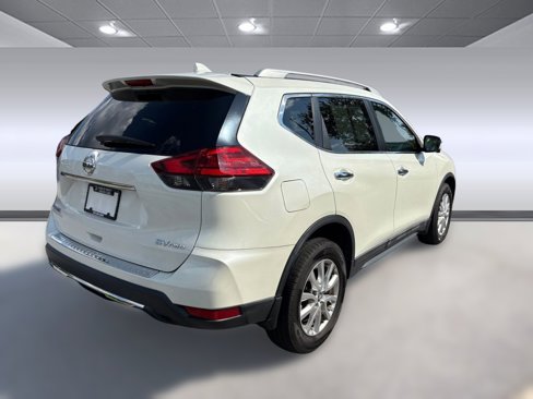 Used 2017 Nissan Rogue SV w/ SV Premium Package image 9