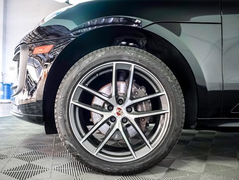 Certified 2024 Porsche Macan image 14