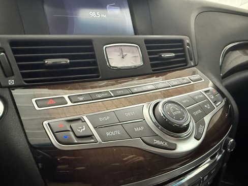 Used 2011 INFINITI M56 x w/ Deluxe Touring Pkg image 23