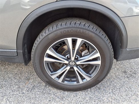 Certified 2020 Nissan Rogue SV w/ Premium Package image 21