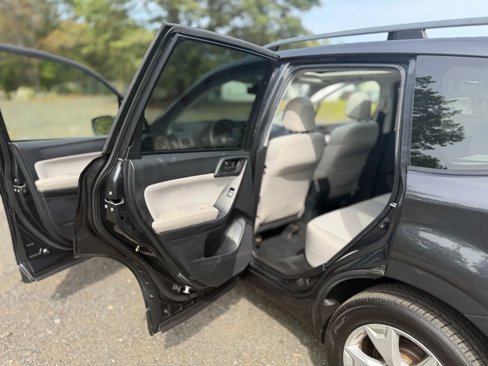 Used 2016 Subaru Forester 2.5i Premium image 32