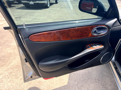 Used 1999 Jaguar XJ8 image 37