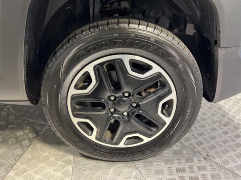 Used 2017 Jeep Renegade Trailhawk image 34