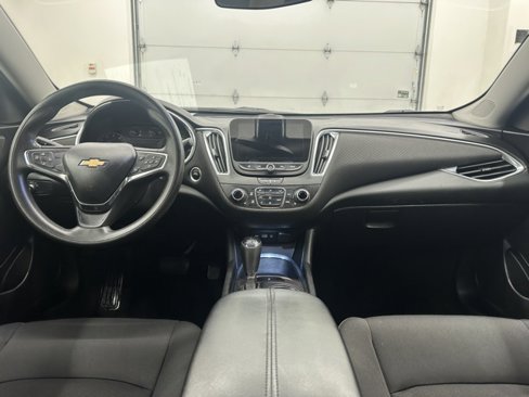 Used 2020 Chevrolet Malibu LT image 12