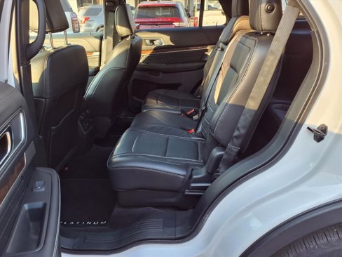 Used 2018 Ford Explorer Platinum image 17