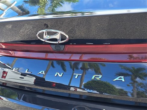 Used 2021 Hyundai Elantra SEL w/ Preferred Accessory Package image 6