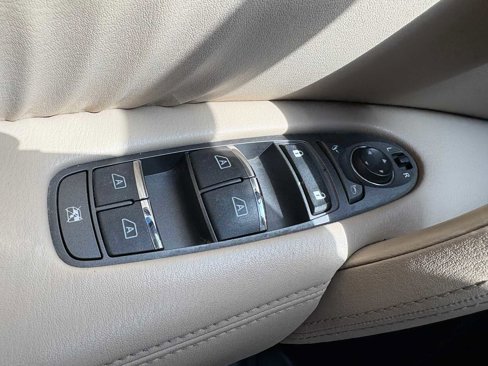 Used 2020 Nissan Armada SL image 36