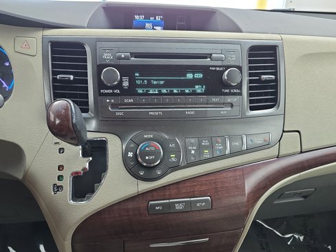 Used 2014 Toyota Sienna XLE image 21
