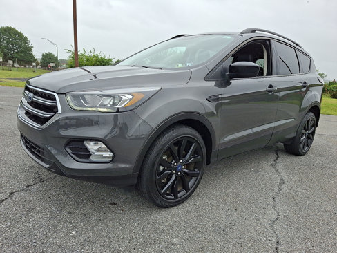 Used 2018 Ford Escape SE w/ SE Sport Appearance Package image 3