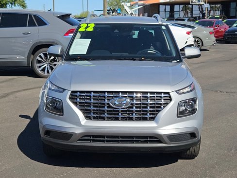Used 2022 Hyundai Venue SEL image 2