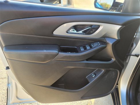 Used 2020 Chevrolet Traverse LT image 17