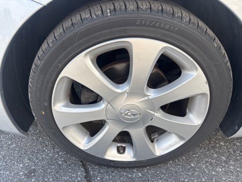 Used 2013 Hyundai Elantra Limited image 18