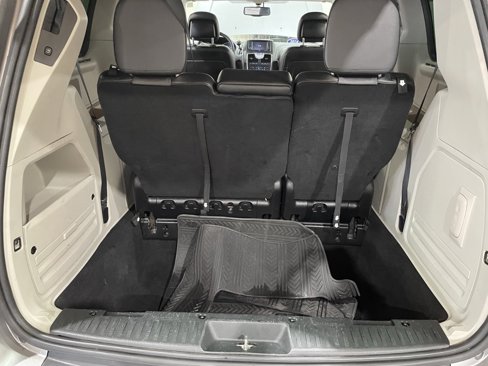Used 2013 Chrysler Town & Country Touring-L w/ Driver Convenience Group image 37