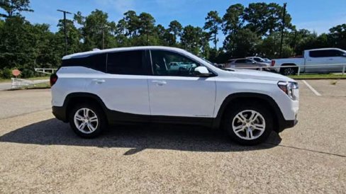Certified 2024 GMC Terrain SLE image 9