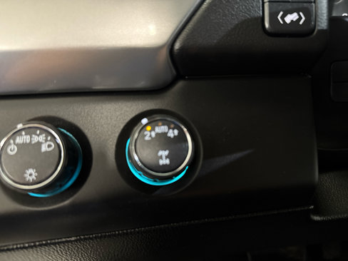 Used 2018 Chevrolet Tahoe LT image 13