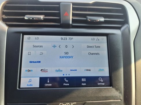Used 2020 Ford Fusion SE image 18