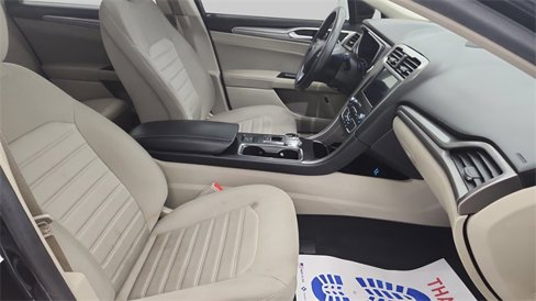 Used 2020 Ford Fusion SE image 24