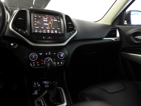 Used 2018 Jeep Cherokee Trailhawk w/ Quick Order Package 27L image 39