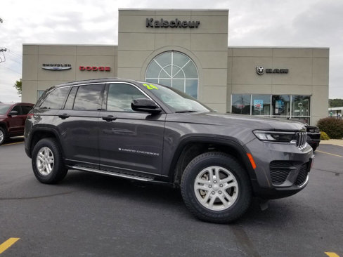 Certified 2024 Jeep Grand Cherokee Laredo w/ Luxury Tech Group I image 1