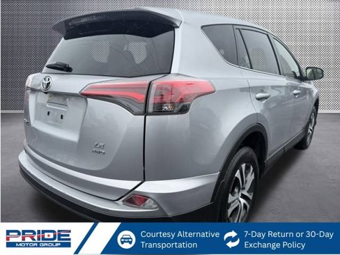 Used 2018 Toyota RAV4 LE image 6