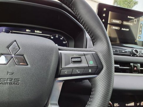 New 2025 Mitsubishi Outlander SE image 15