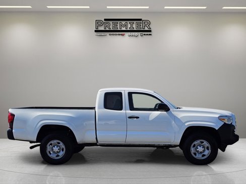 Used 2018 Toyota Tacoma SR image 7