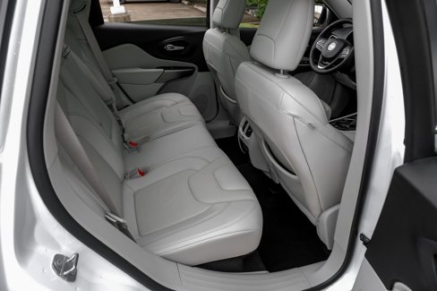 Used 2021 Jeep Cherokee Limited image 46