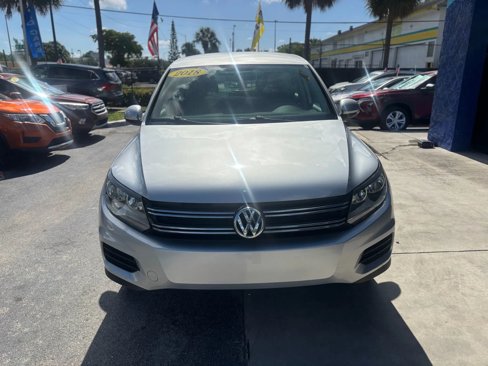Used 2018 Volkswagen Tiguan Limited w/ Alloy Wheels Package image 6