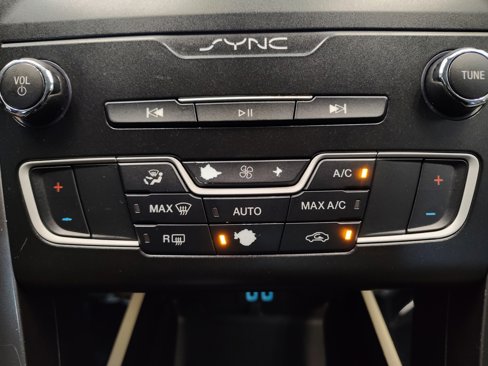 Used 2019 Ford Fusion SE image 20