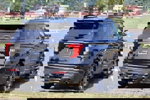 Certified 2022 Ford Explorer XLT w/ Equipment Group 202A image 5