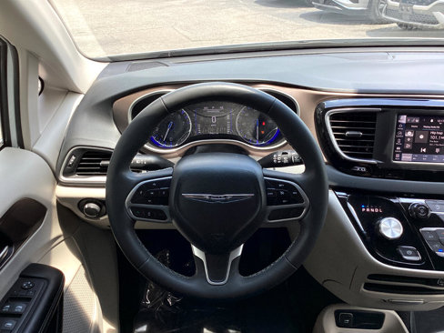 Used 2023 Chrysler Voyager LX image 13