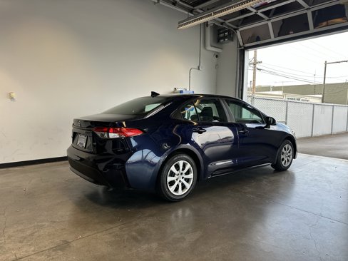 Used 2021 Toyota Corolla LE image 3