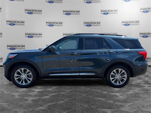 Used 2022 Ford Explorer XLT w/ Equipment Group 202A image 2