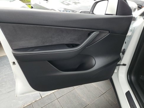 Used 2020 Tesla Model Y Long Range image 27