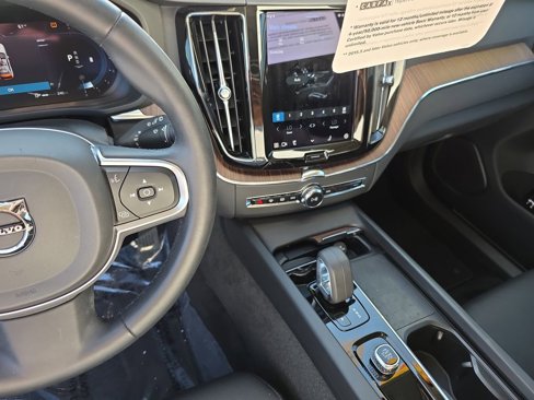 Certified 2022 Volvo XC60 B5 Momentum w/ Climate Package image 31