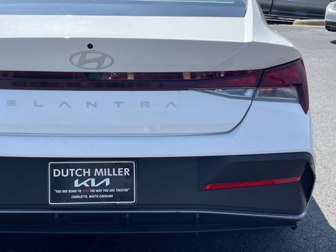 Used 2024 Hyundai Elantra SEL image 13