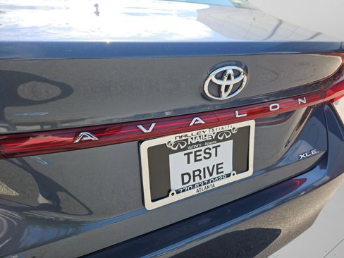 Used 2019 Toyota Avalon XLE image 34