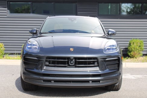 Certified 2024 Porsche Macan image 10