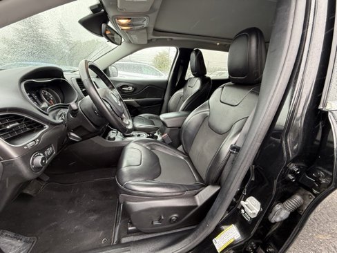 Used 2021 Jeep Cherokee Latitude Plus w/ Sun & Sound Group image 14