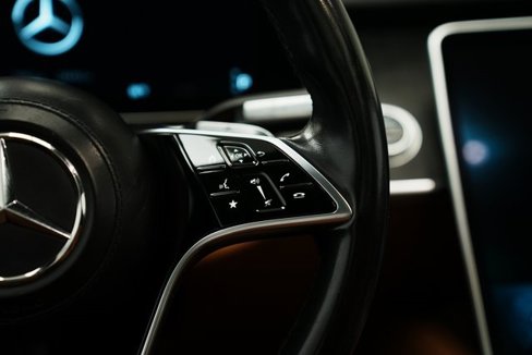 Used 2022 Mercedes-Benz S 580 4MATIC Sedan w/ AMG Line Package image 30