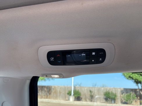 Used 2019 Chrysler Pacifica Limited image 23
