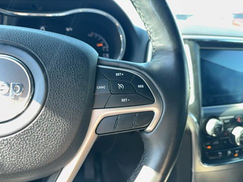 Used 2018 Jeep Grand Cherokee Altitude image 18