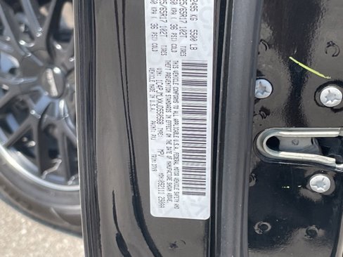 Used 2018 Jeep Cherokee Latitude Plus w/ Cold Weather Group image 27