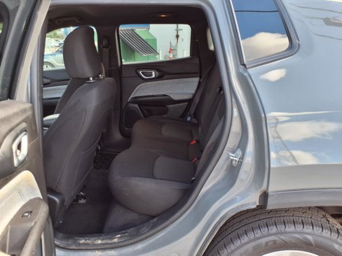 Used 2023 Jeep Compass Sport image 11